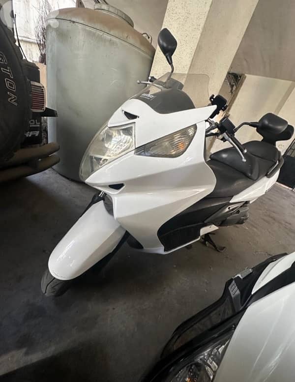 Honda Silverwing 600cc in perfect condition 1