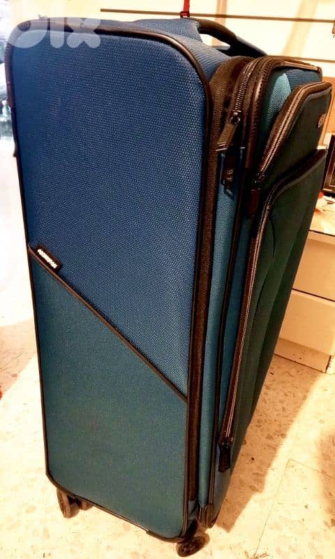 Luggage - American Tourister 0