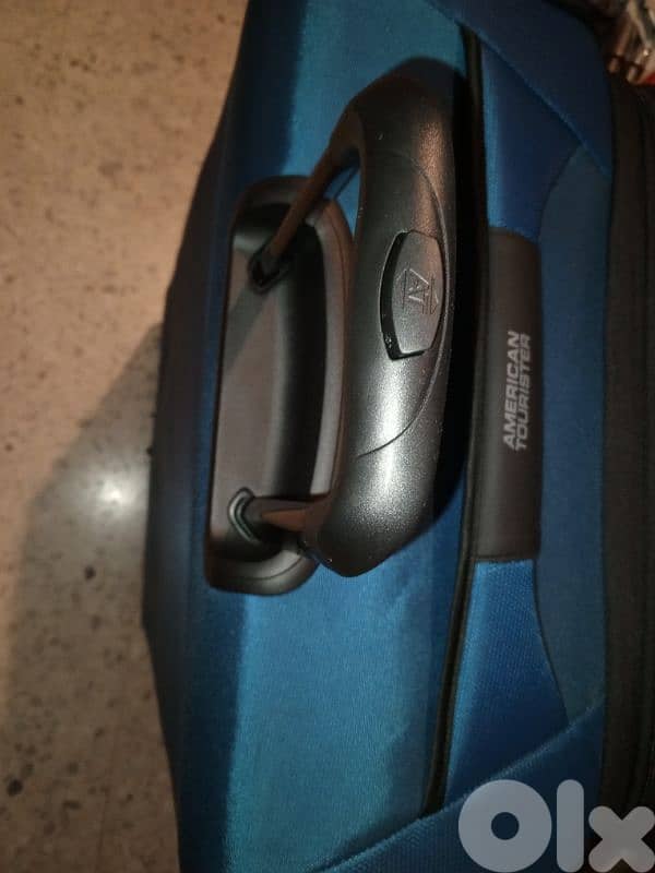 Luggage - American Tourister 3