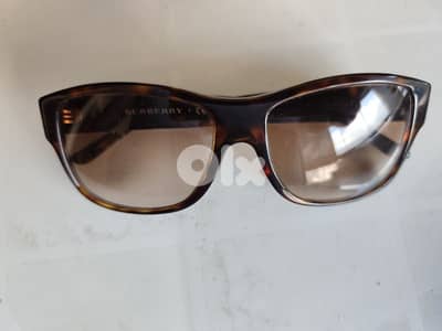 original burberry sunglasses woman like new