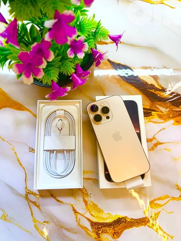 IPHONE 16 pro 1 sem 0