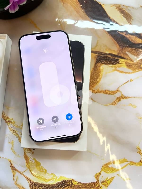 IPHONE 16 pro 1 sem 8