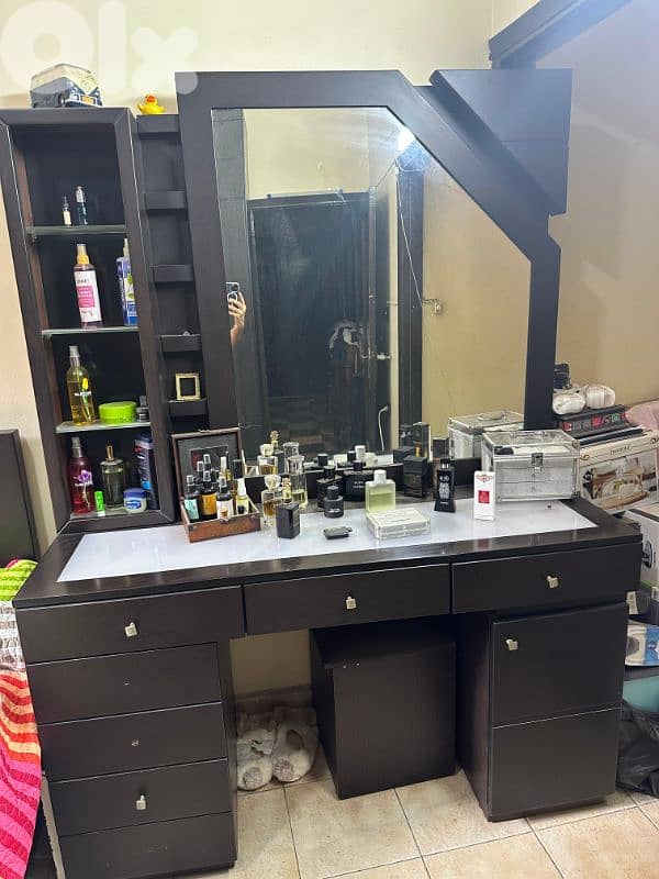 غرفة نوم كاملة مستعملة ٦ اشهر فقط 0