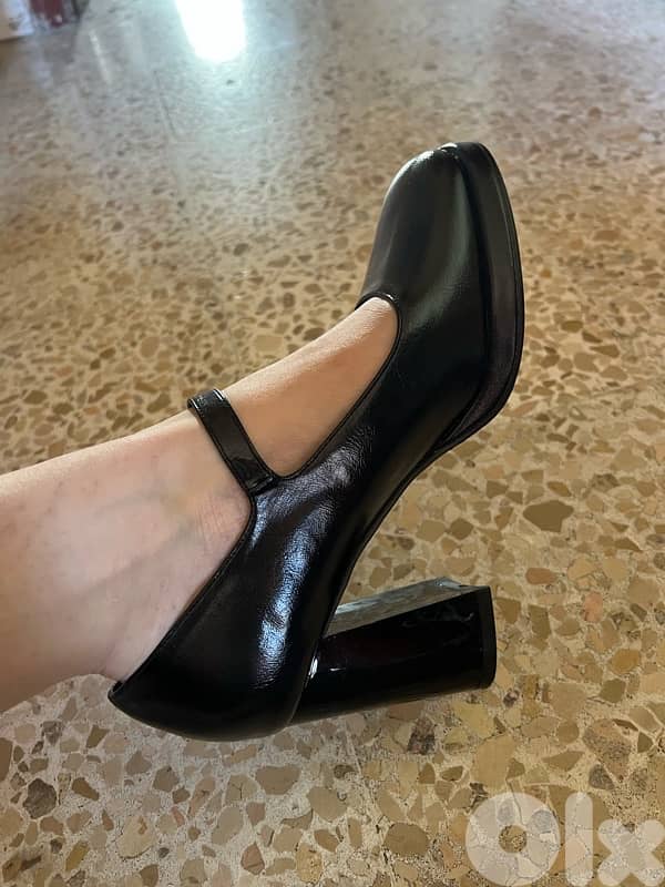 Never worn pumps 0