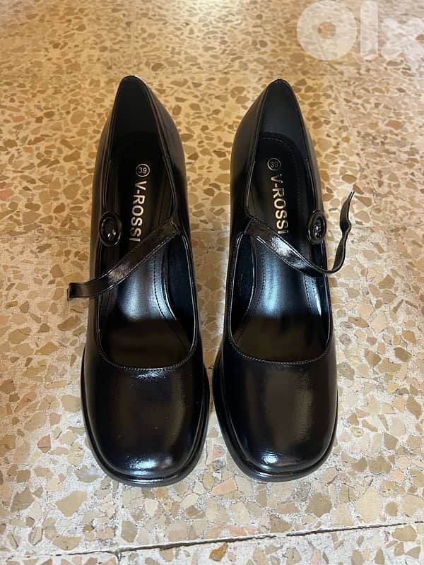 Never worn pumps 1