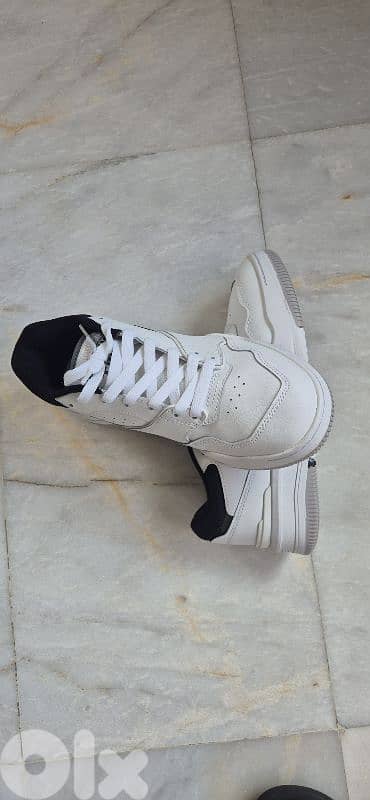 LACOSTE MEN'S LINESHOT LEATHER SNEAKERS SIZE 40