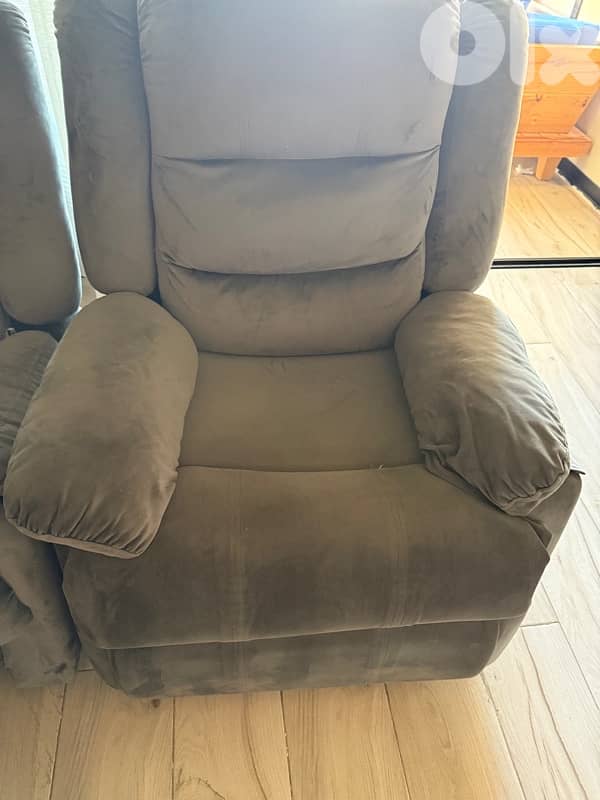 2 recliners for sale mint condition 1