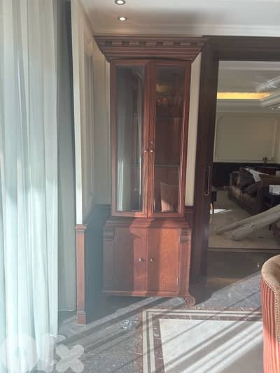 vitrine brown
