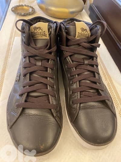 Men’s brown winter shoes