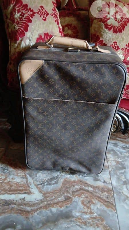 شنطه سفر Louise vuitton 0