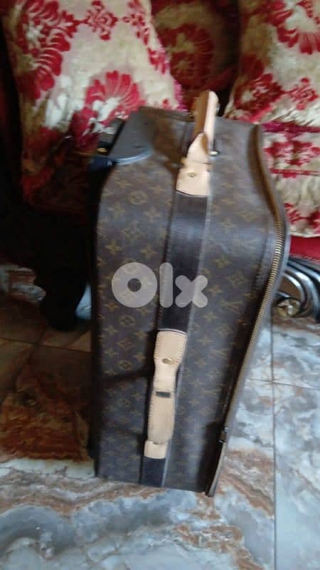 شنطه سفر Louise vuitton 1