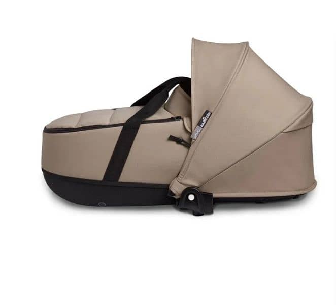 Bassinet Yoyo 2 like new 0