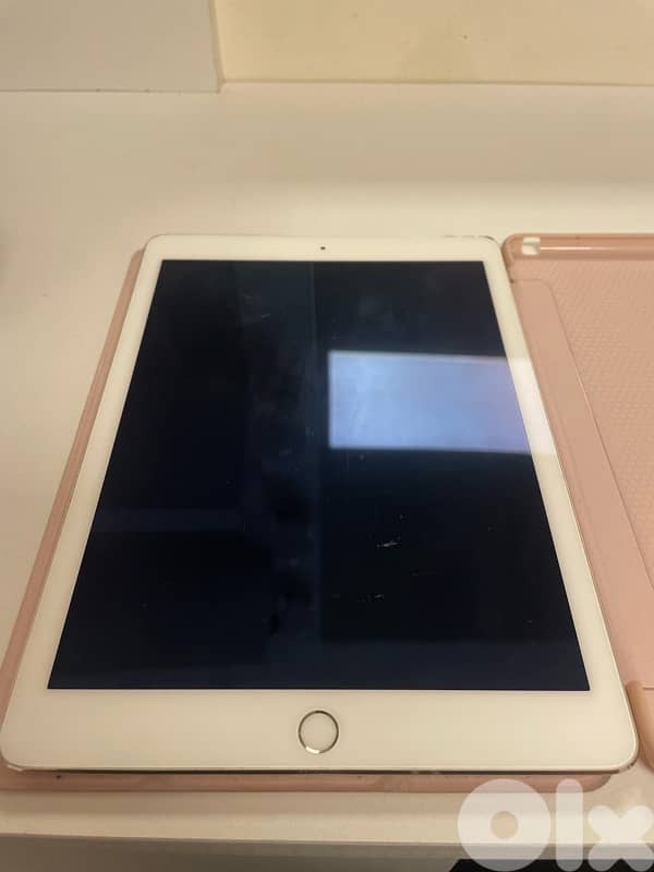 Ipad Air 2 in Gold, 16GB, 15.8. 3in 4