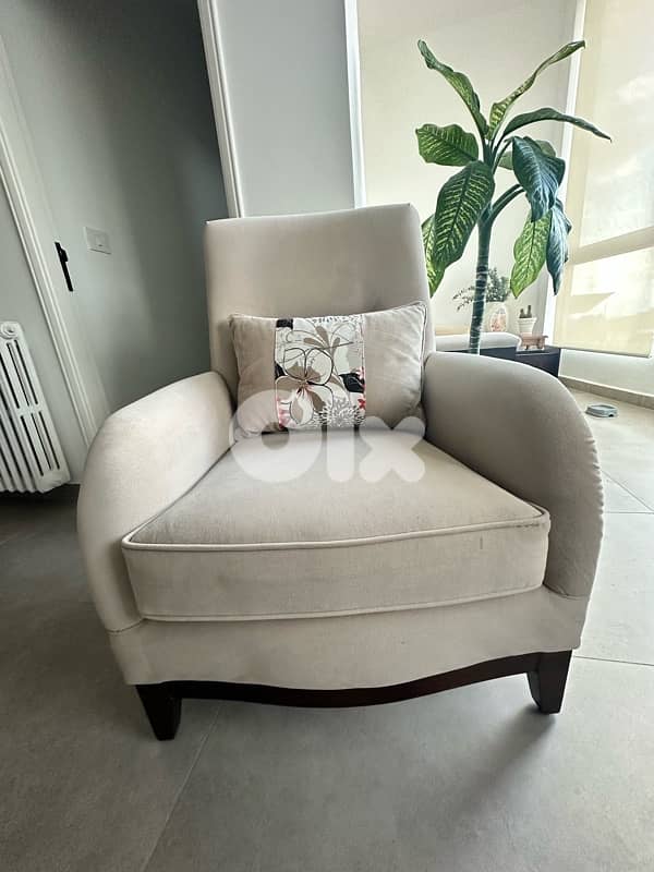 Full Living Room - 600$ Negotiable 5