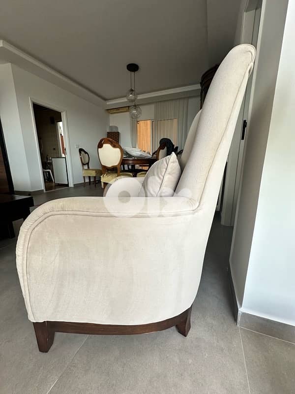 Full Living Room - 600$ Negotiable 6