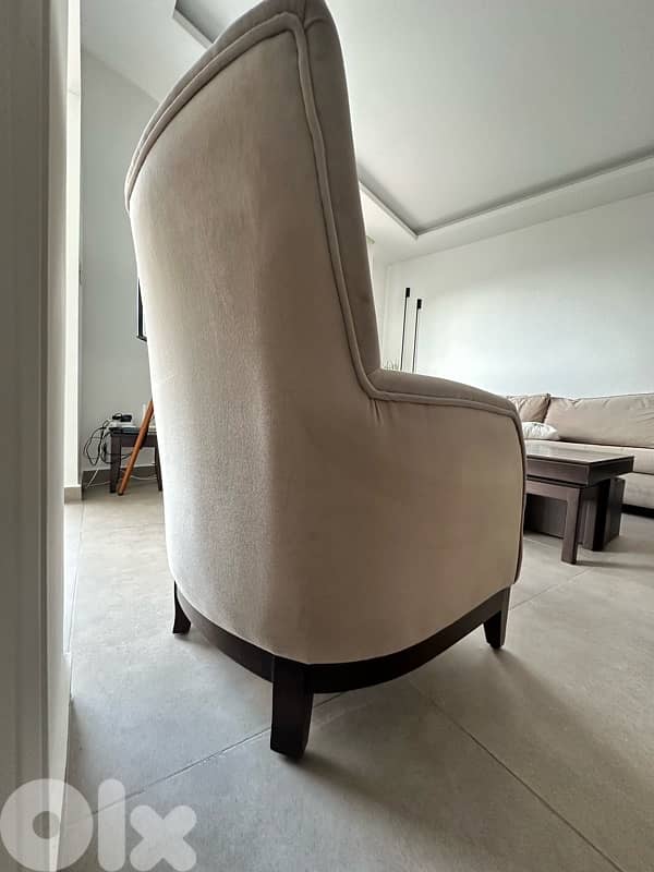 Full Living Room - 600$ Negotiable 7