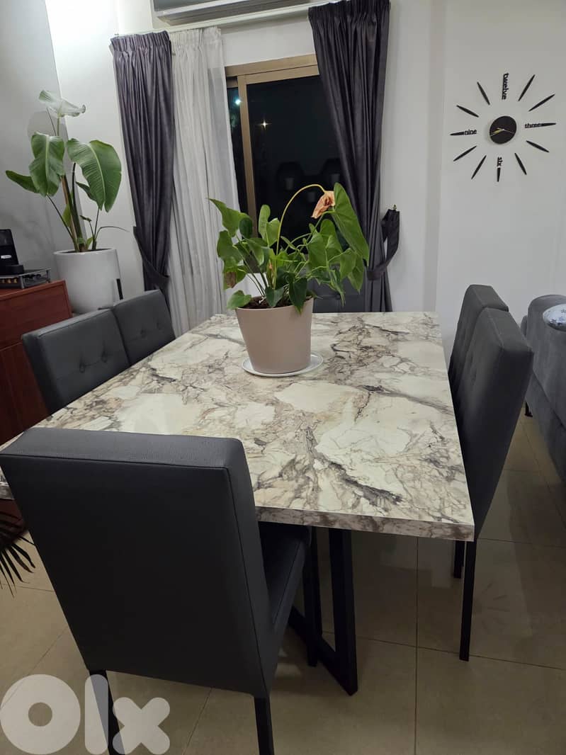 Dining room, used like new 0