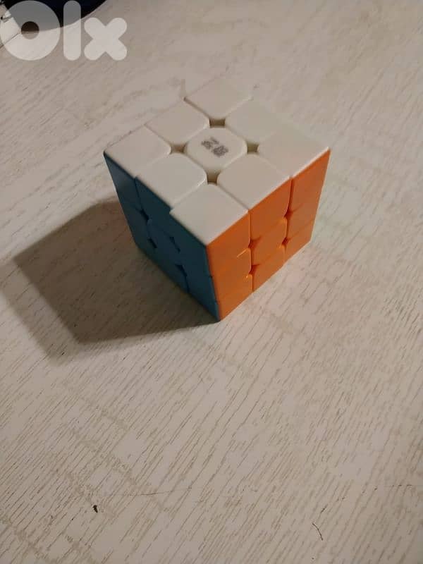 This Rubiks Cube is  fast, and smooth but it costs 35 dollars 0