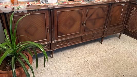 sideboard- dressoir