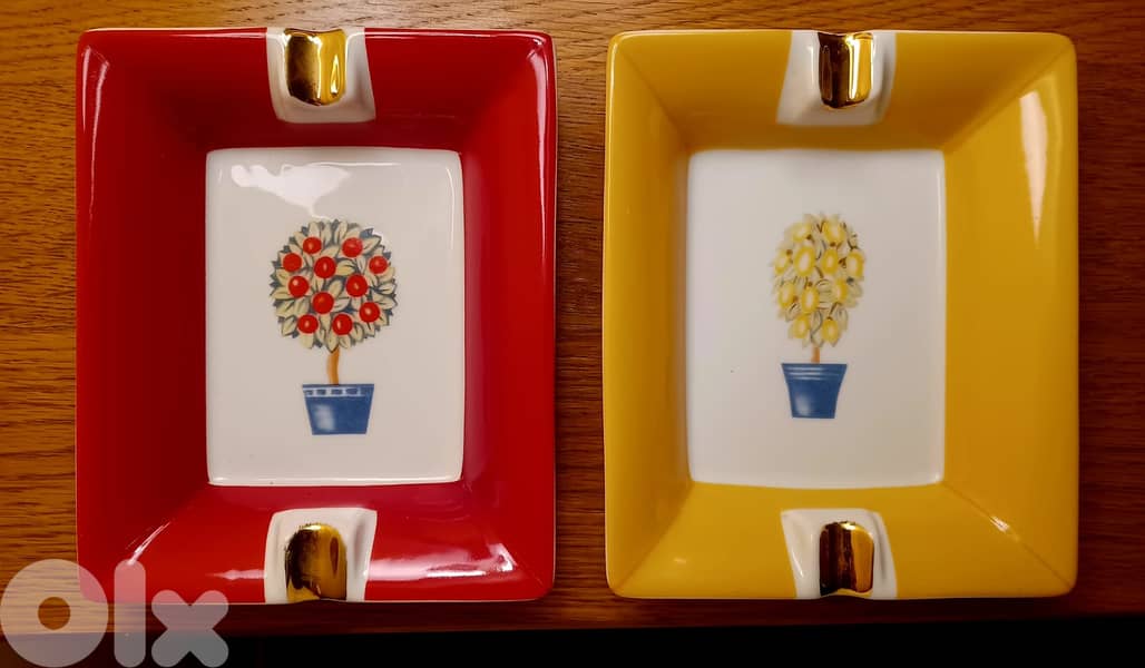 Set of 2 Elegant Vintage Porcelain Trays with Gold Edge 0