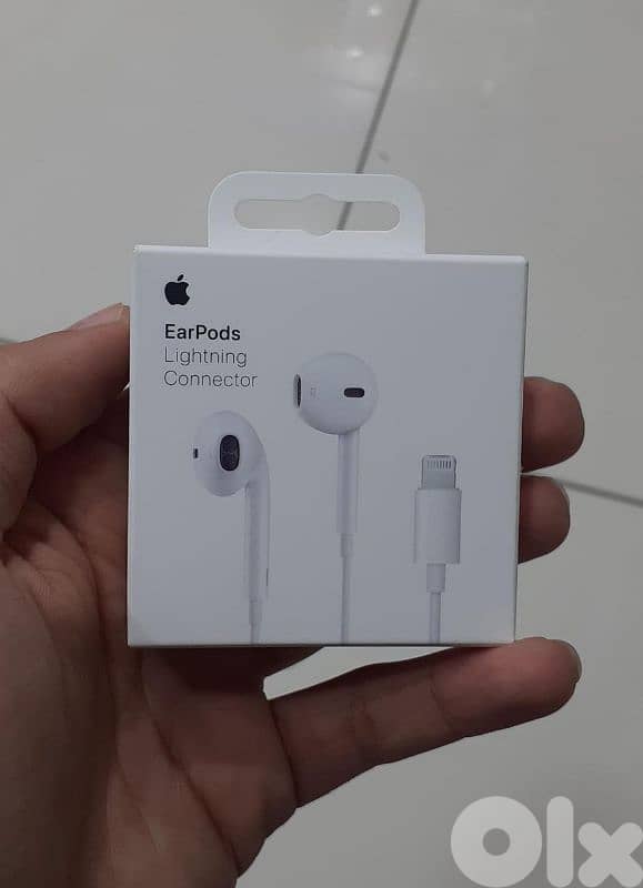 Apple EarPods lightning connector 0