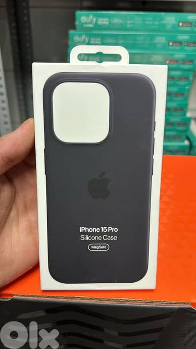 Silicone case magsafe iphone 15 pro black
