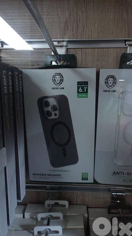 Green lion MagSafe Delgado iPhone 14 pro gray 0