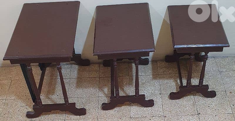 ثلاث  طاولات  نظيف  ٢٥ دولار  بيروت  أشرفية        ٠٣٧٢٣٨٩٥ 3