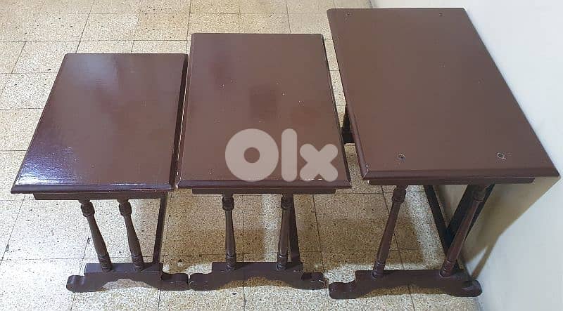 ثلاث  طاولات  نظيف  ٢٥ دولار  بيروت  أشرفية        ٠٣٧٢٣٨٩٥ 7