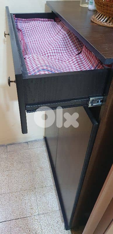 خزانة أحذية ٤ درف  وجارور  مستعمل نظيف ٦٠ دولار بيروت أشرفية ٠٣٧٢٣٨٩٥ 3