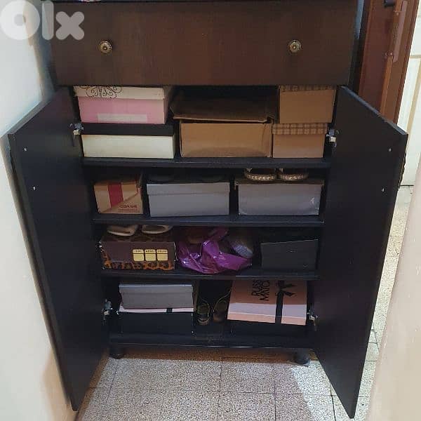 خزانة أحذية ٤ درف  وجارور  مستعمل نظيف ٦٠ دولار بيروت أشرفية ٠٣٧٢٣٨٩٥ 5