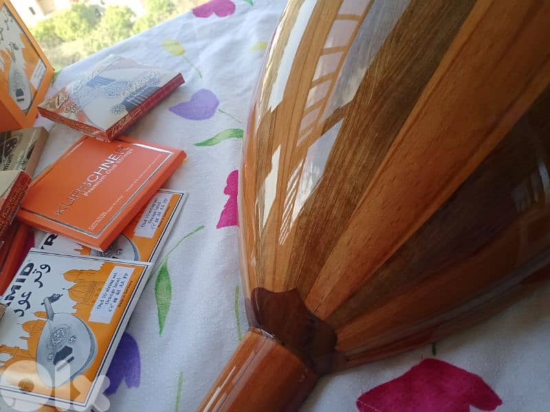 عود مميز بالصوت والأخشاب والصناعة بسعر روعة 6