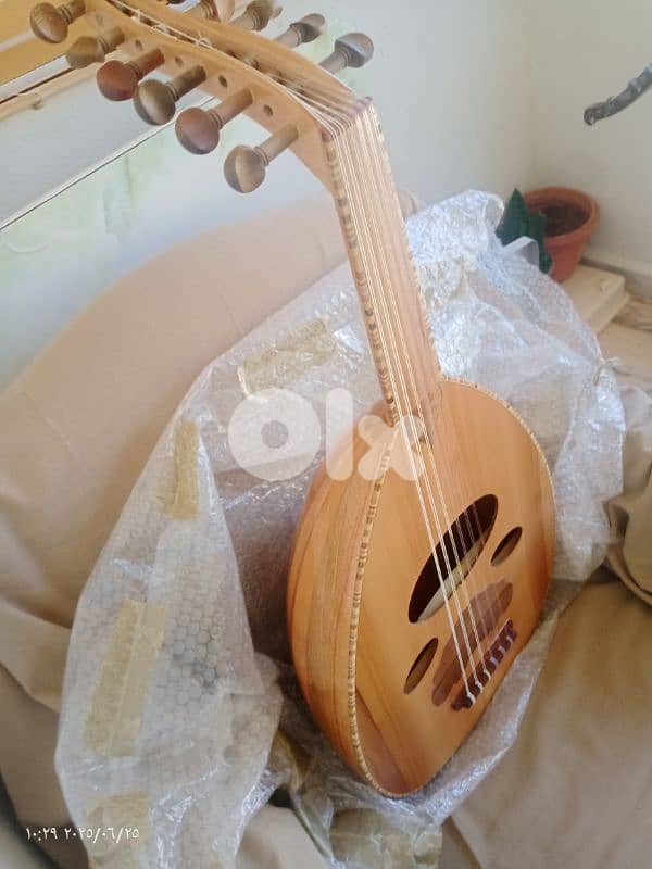 عود مميز بالصوت والأخشاب المستخدمة بالصناعة 7