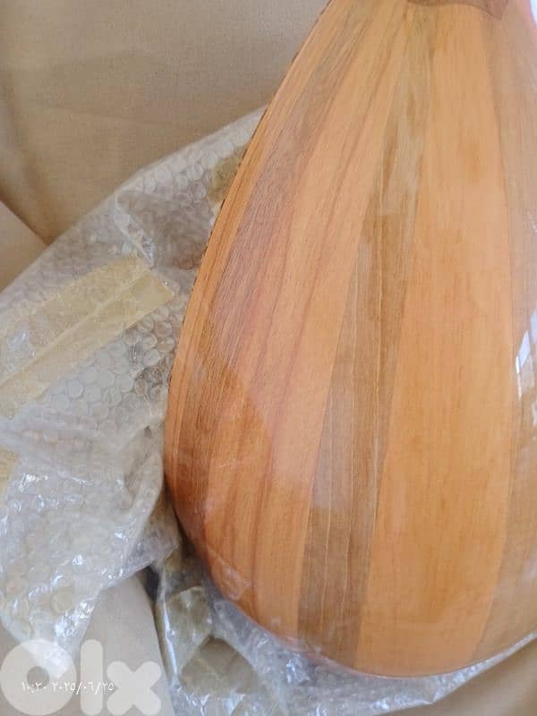 عود مميز بالصوت والأخشاب المستخدمة بالصناعة 18