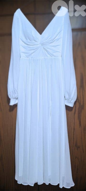 white chiffon wedding dress