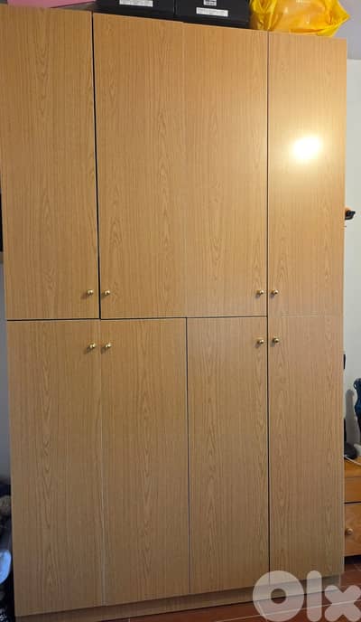 Closet -  خزانة كبيرة ارتفاع ٢. ٧ متر مستعملة