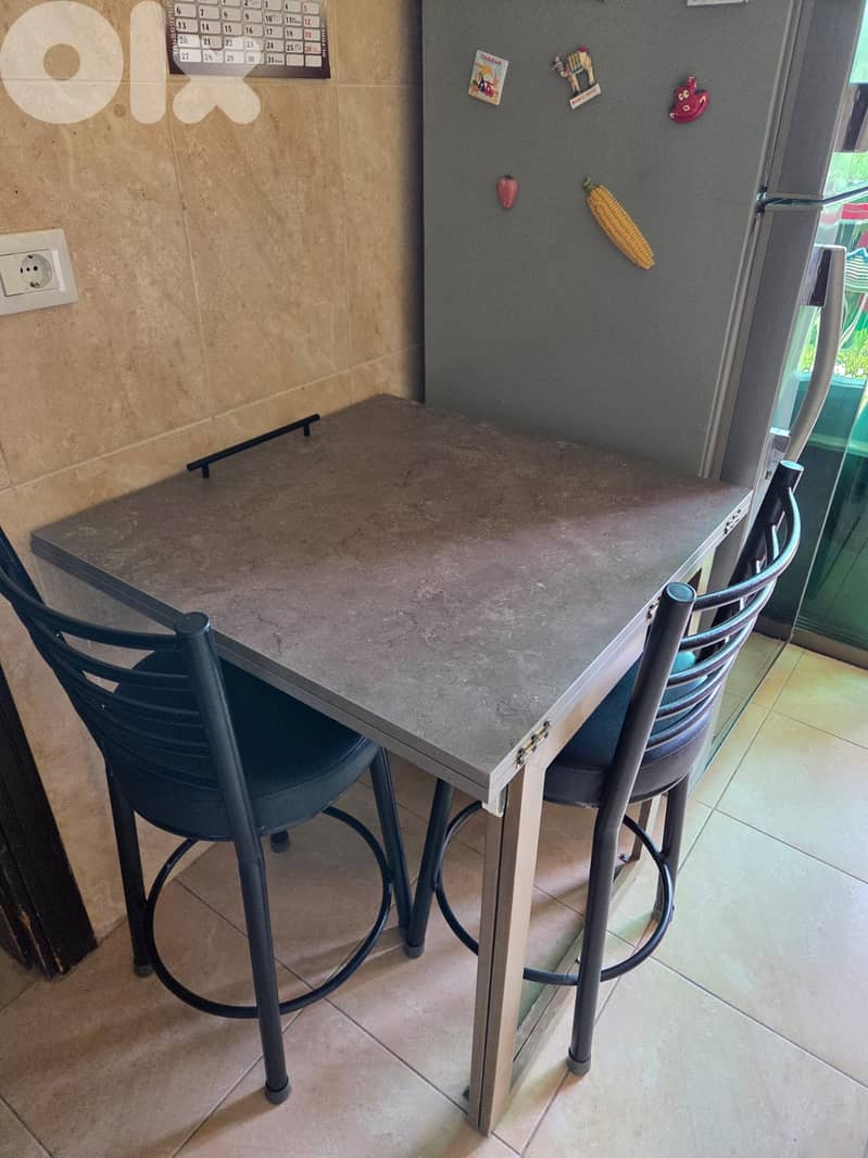 Kitchen table with 2 chairs -  طاولة مطبخ مع كرستين 0