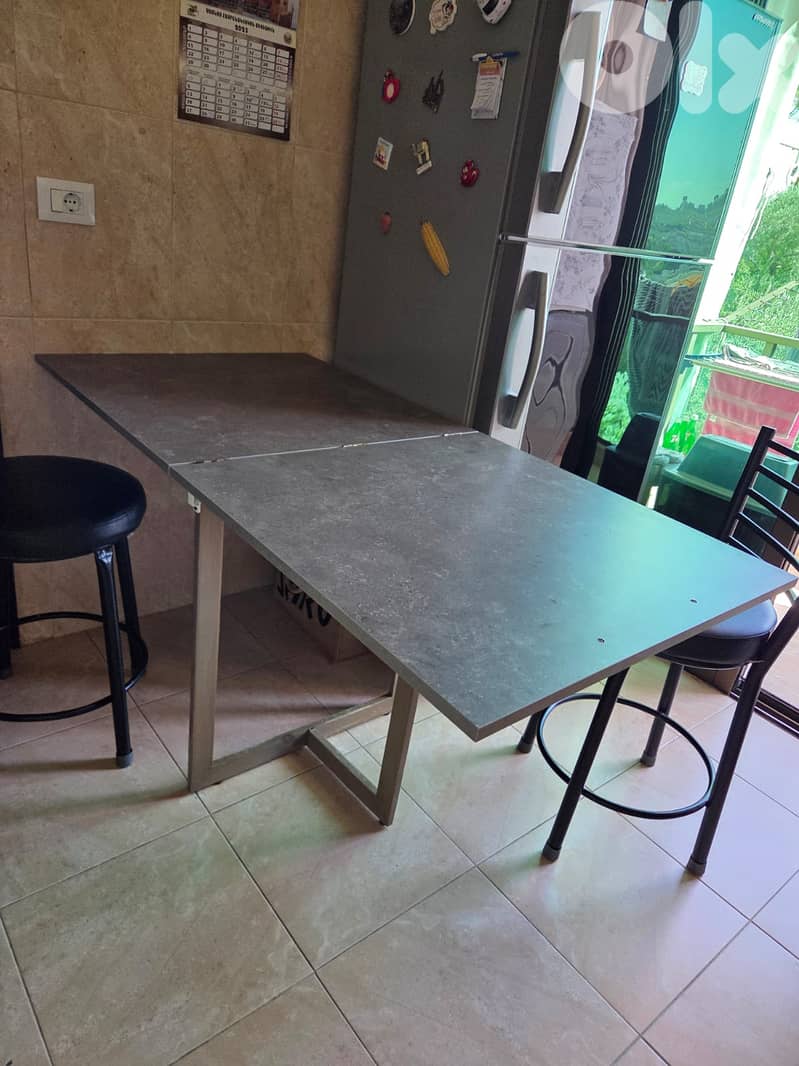 Kitchen table with 2 chairs -  طاولة مطبخ مع كرستين 2
