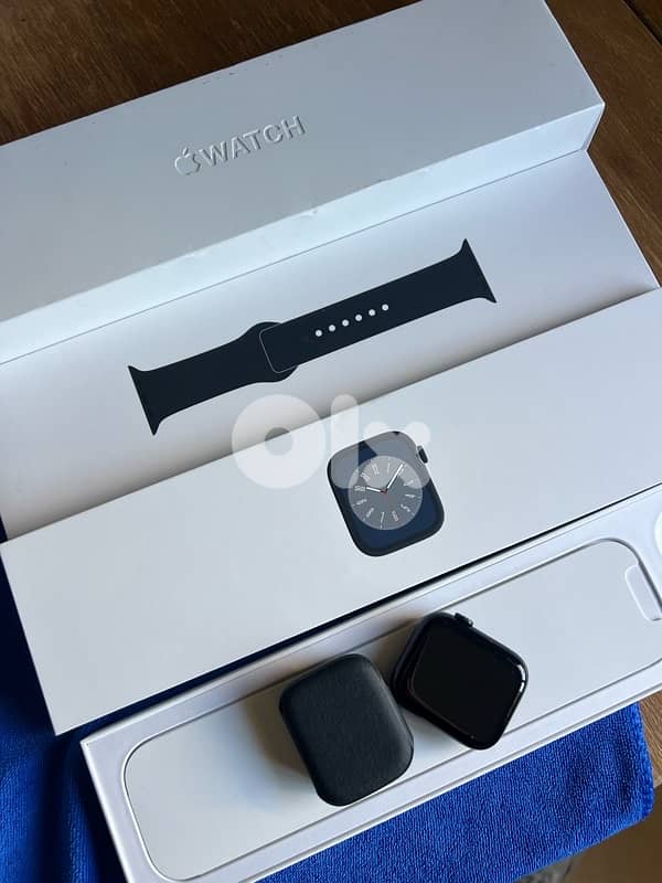 apple watch s8 used like new 1