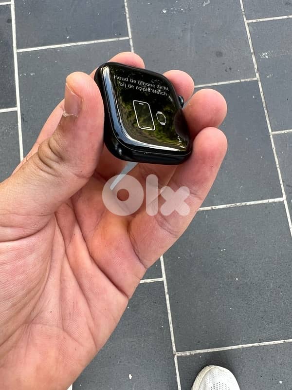 apple watch s8 used like new 5