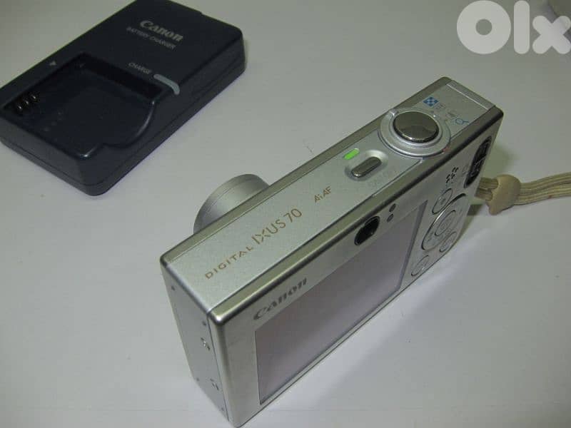 Canon Ixus 70 digital camera with battery and charger 7