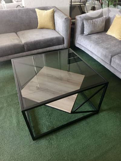 center table طاولة نصف مربعة