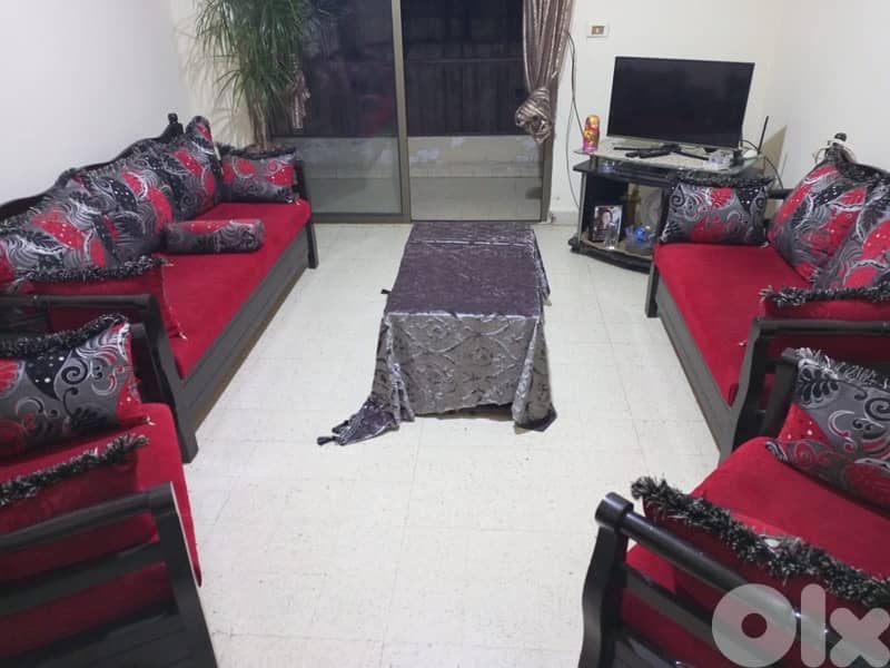 صالون ٤ قطع مع برداية و سجادة و طاولة TV 0