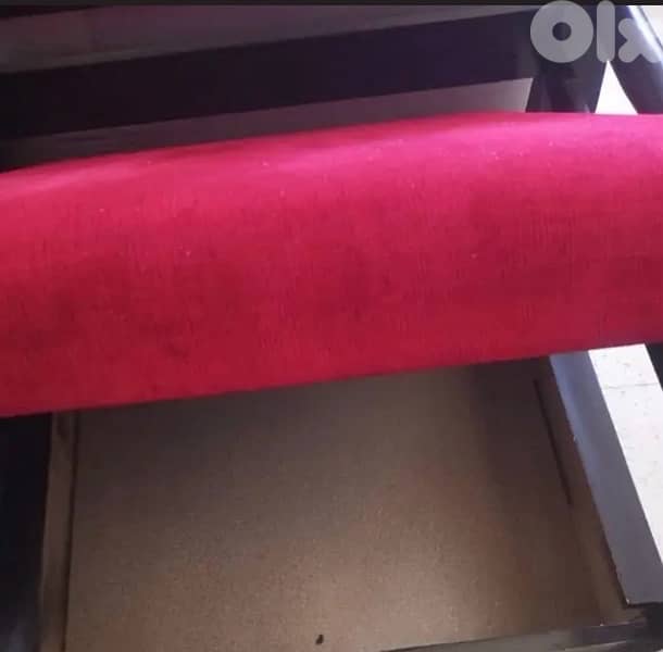 صالون ٤ قطع مع برداية و سجادة و طاولة TV 3