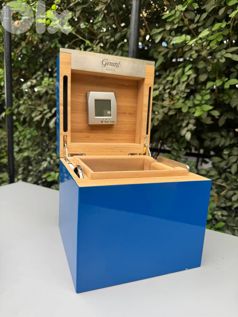 Gerard Genève Wooden Cigar Humidor Box;Blue Gloss Finish with Hygromtr 1