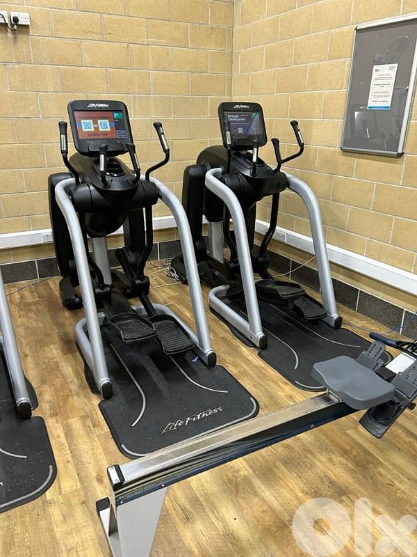 2 Life Fitness Discover SE 95FS Elevation Flexstrider Fitness like new 2