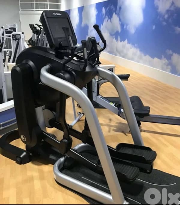 2 Life Fitness Discover SE 95FS Elevation Flexstrider Fitness like new 3