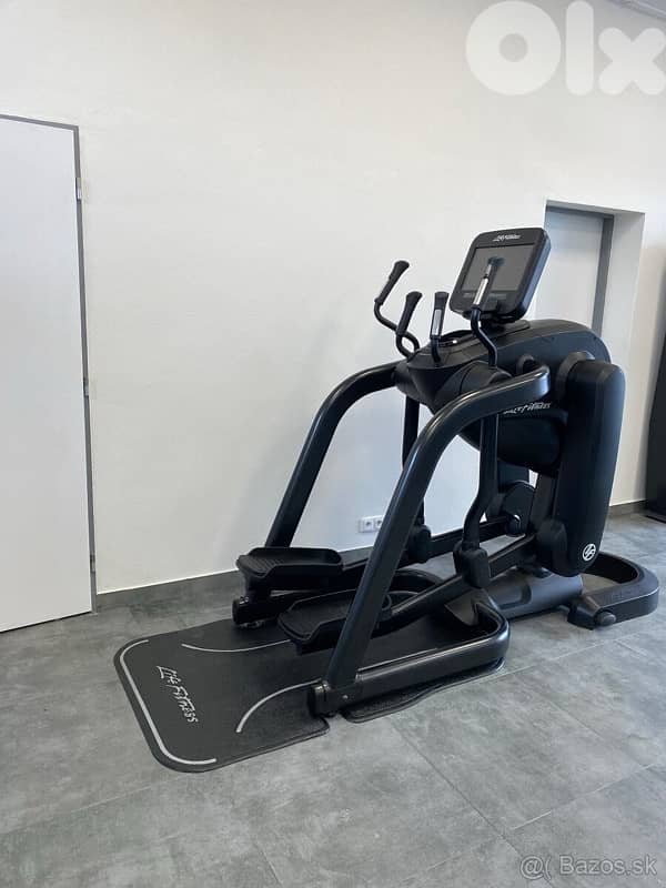 2 Life Fitness Discover SE 95FS Elevation Flexstrider Fitness like new 1