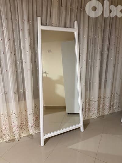 Mirror stand