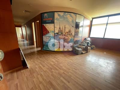 200m2 Office with Prime Location 4rent in Down Townمكتب في وسط المدينة